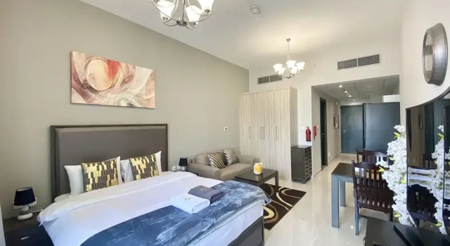 Marco Polo - Elegant Studio with Burj Khalifa Views & Balcony