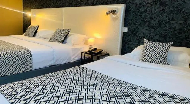 Трёхместный номер Deluxe Grand Hôtel de Nîmes 4 étoiles