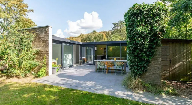 Бунгало Comfort Radiant Bungalow With Patio at Duinland