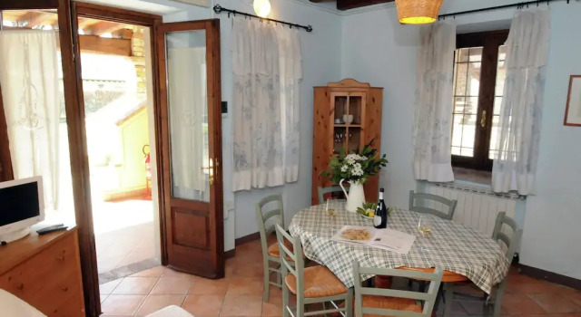 Apartment in Franciacorta with private terrace and shared pool