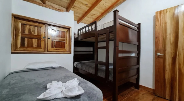 Семейный номер Standard с 2 комнатами с видом на сад La Mercedes Cattaleya Hostal By MH