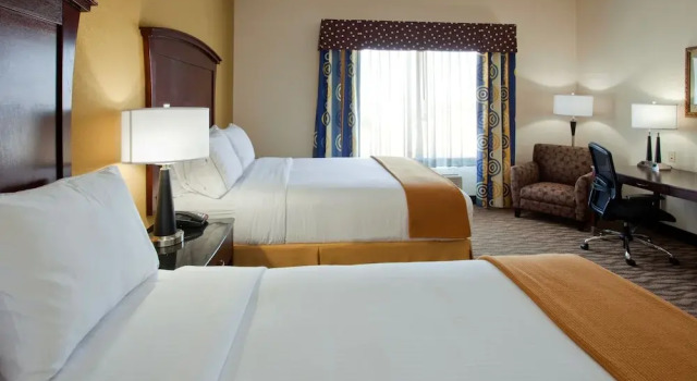 Четырёхместный номер Standard Holiday Inn Express & Suites Austin South-Buda by IHG