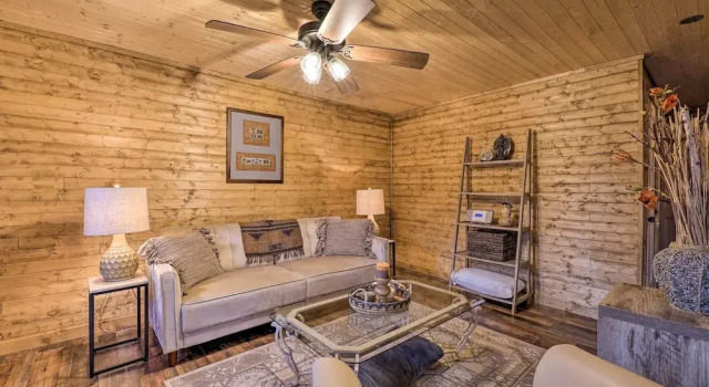 Charming Log Cabin at Double JJ Ranch Resort!, Varaa Lomakoti Rothbury Michigan