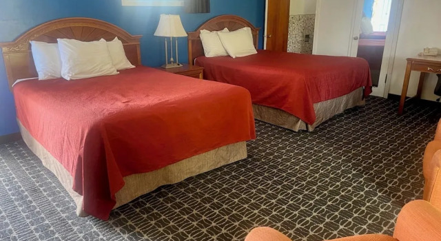 Четырёхместный номер Standard Rodeway Inn Flora