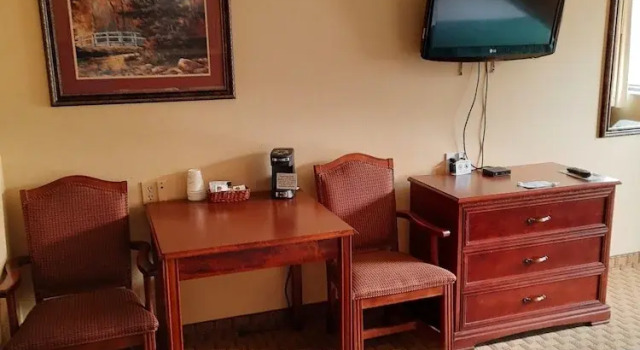 Четырёхместный номер Standard Horse Creek Inn