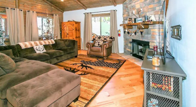 Alpine Chalet-1840 by Big Bear Vacations, Varaa Mökki Big Bear Lake USA
