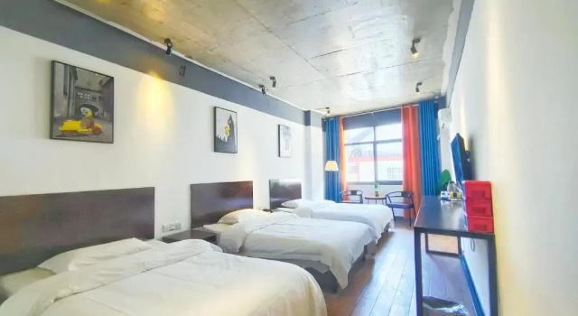 Трёхместный номер Standard Comma Travel International Youth Hotel
