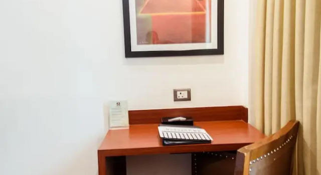 Номер Deluxe Ascent Biz Hotel