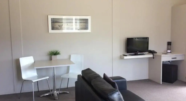 Апартаменты South Street West Motel