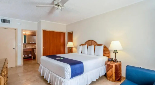 Люкс с 2 комнатами Caribbean Palm Village Resort