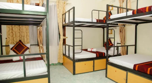 Кровать в общем номере Hanoi Sofia Hotel