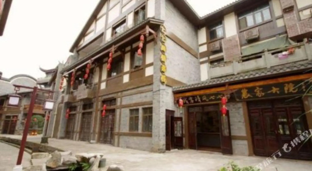 Qiqi Inn, Rezerwuj Hotel Yibin 