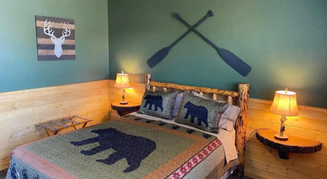The Fishing Bear Lodge, Đặt Khách sạn mini Ashton 