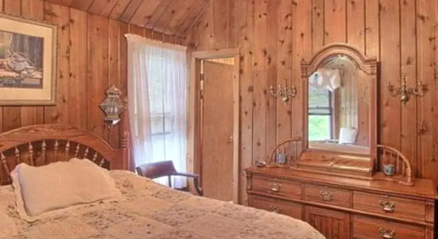 Wauban Cottage, Book Feriehus Hoteller i Michigan med parkering, Parkering