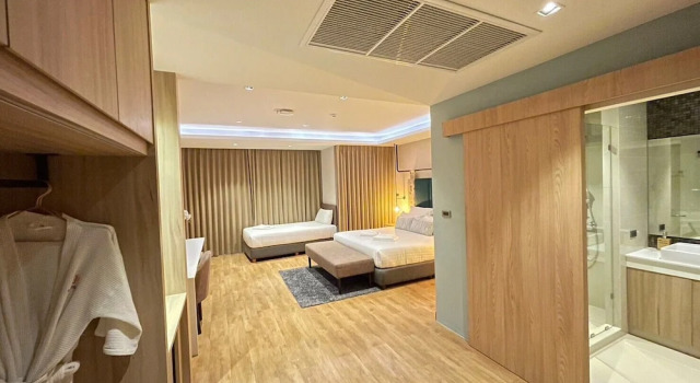 Трёхместный номер Standard W3 Hotel