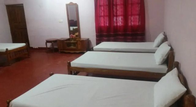 Кровать в общем номере Sea View Beach Hotel