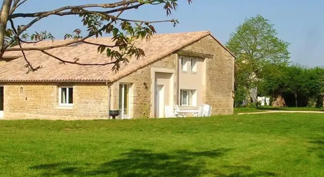 House With 5 Bedrooms in Saint-vincent-la-châtre, With Pool Access, Fu