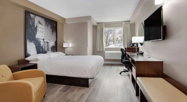 Super 8 by Wyndham Winnipeg West