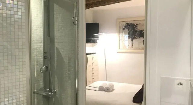 Apartment with One Bedroom in Paris, with Wifi, Забронировать Апартаменты/квартира Париж Иль-де-Франс, рядом с Вокзал Сен-Лазар