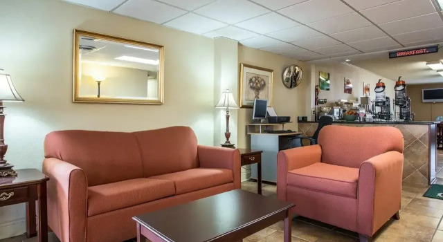 Quality Inn & Suites Monroe, จอง โรงแรม มอนโร นอร์ทแคโรไลนา