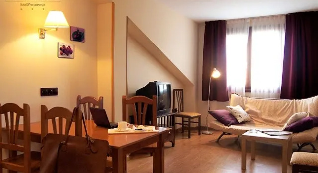 Y Apartamentos Arias