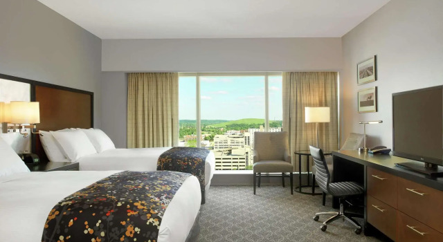 Четырёхместный номер Standard DoubleTree by Hilton Hotel Cedar Rapids Convention Complex