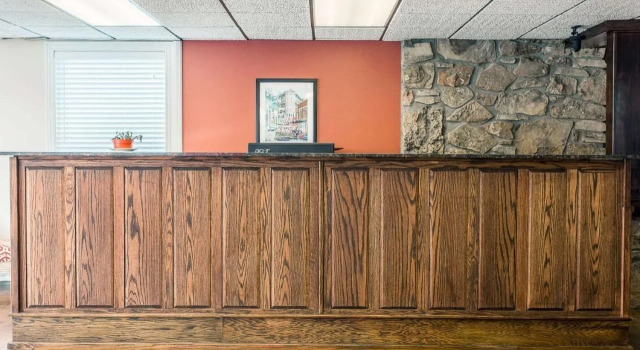 Eureka Springs Heritage Motel, Забронировать Мотель Мотели Юрика-Спрингса, рядом с Исторический музей Эврика-Спрингс, Мотель