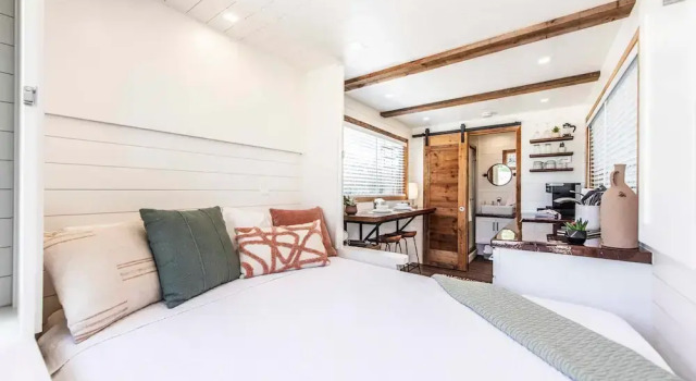 Коттедж New The Texas Retreat-container Home