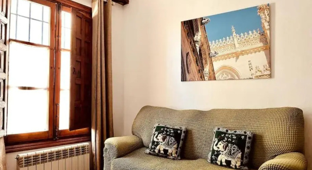 Charming, spacious Albayzin apartment
