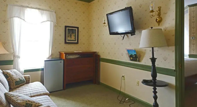 Четырёхместный номер Deluxe Strasburg Village Inn
