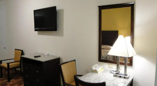 Трёхместный номер Deluxe Sands Inn & Suites