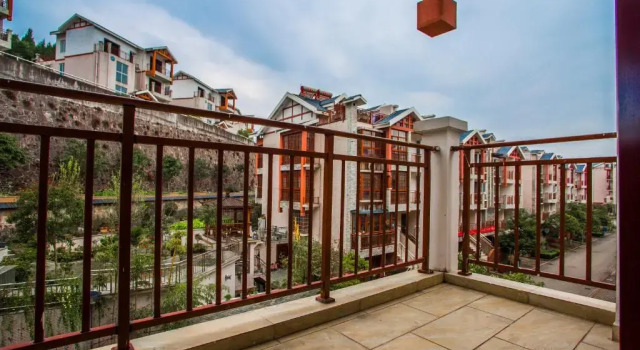 Семейный номер Standard с балконом Zhangjiajia Hoilday Villa