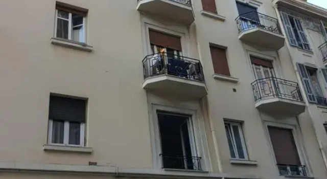 F1 mezzanine centre ville Nice, 1 à 4 personnes, quartier Libération, Забронировать Апартаменты/квартира Отели Ниццы с парковкой, Парковка
