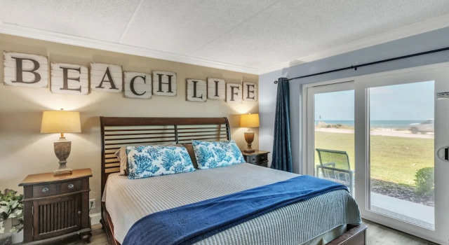 2 Bedroom Steps From the Beach in Ormond Beach, FL 2 Condo by Redawning, Забронировать Отель Ормонд-бай-те-Си штат Флорида, рядом с Ormond Scenic Loop &amp; Trail