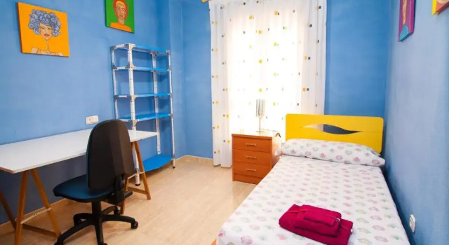 Apartamento de 4 dormitorios muy céntrico en San Juan Pueblo a tan sólo 2,5 km de la playa de San Juan y Muchavista