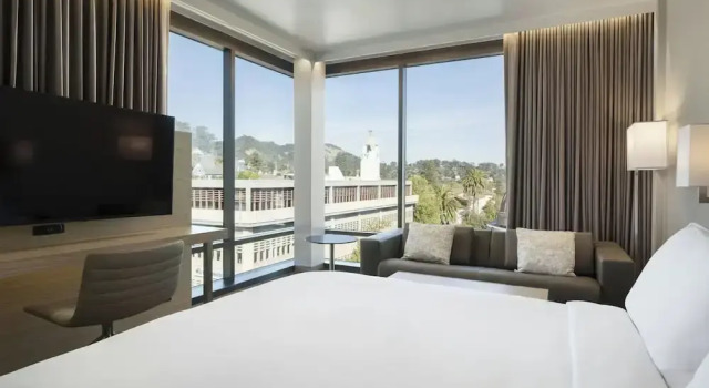 Полулюкс AC Hotel San Rafael Downtown