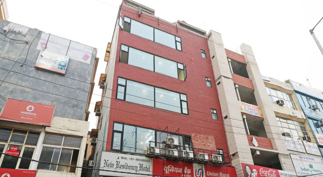Hotel Feather By OYO Rooms