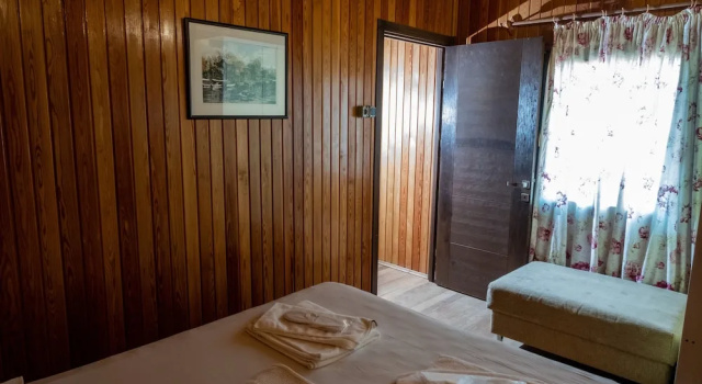 Коттедж с балконом Tree Houses Hotel