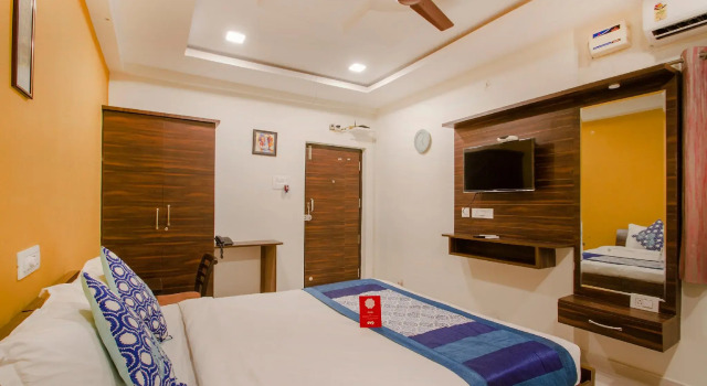 OYO 9968 Srirama Hotels, Kondapur, Rezerwuj Hotel Kondapur 