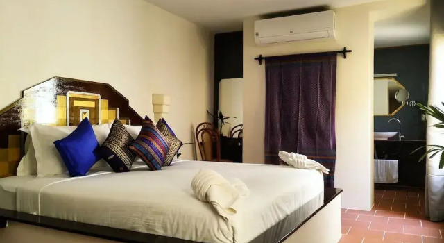Hotel Old Cinema, Book Hotel Kampot 