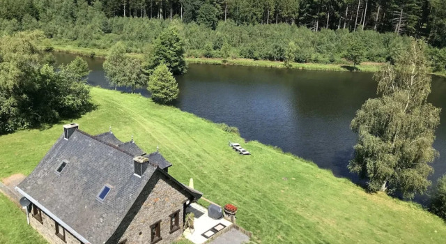 Коттедж Lakeside Getaway in Bouillon