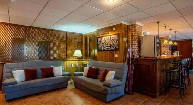 9 Bedroom 5 Star Luxury Villa & Heated Pool for 5 to 28 Guests near Alicante