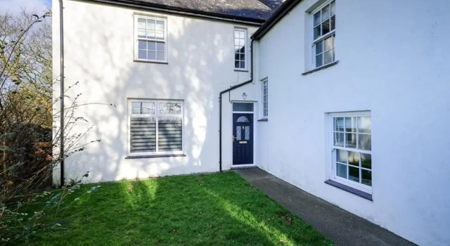 Beautiful Mansion in Botwnnog With a Private Garden, Book Hotel Botwnnog Glamorgan