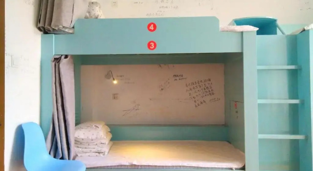Кровать в общем номере (мужской номер) Koala International Youth Hostel