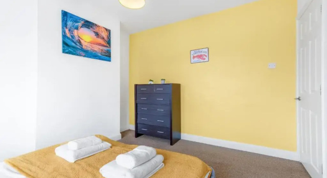 Коттедж Harrow Hse 3 Bedrooms 2 Bathrooms Off Road Parking