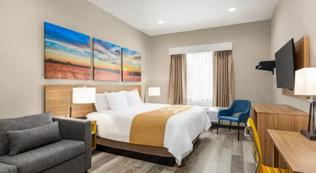 Двухместный номер Standard Days Inn & Suites by Wyndham Tomball Houston NW