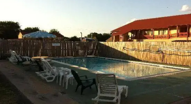 Vuode makuusalissa Carefree Inn Madisonville