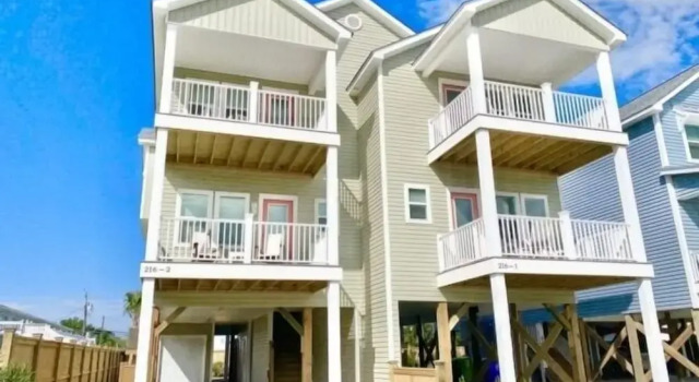 Hale Makai - Relaxing Family Vacation Just A Block From The Beach! Amazing Sunrise And Sunset Views From Four Decks! 3 Bedroom Townhouse by Redawning, Забронировать Отель Каролина-бич Уилмингтон, рядом с Odysea Surf and Kiteboard School