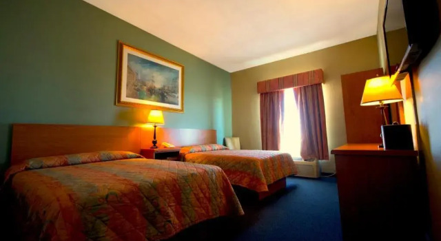Четырёхместный номер Standard Hotel Consulado Inn