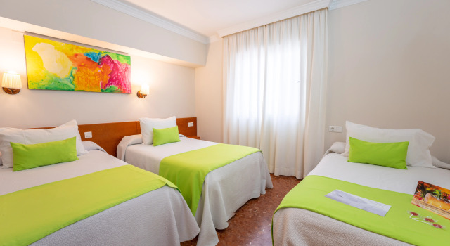 Hotel Romerito, Забронировать Отель Крус-де-Умильядеро Малага